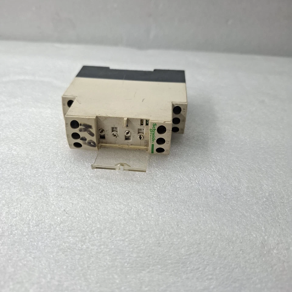 SCHNEIDER ELECTRIC RE7CV11BU TIME DELAY/ TIMER RELAY 0.05s-300h RE7CV11BU